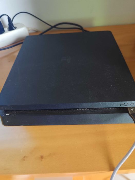 playstation 4 com jogos e conta PS PLUS