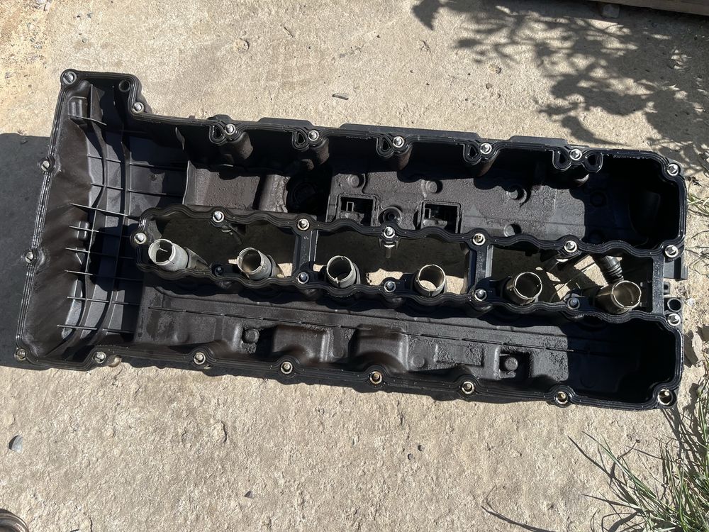 Pokrywa zaworow zaworowa silnika bmw e90 e91 e92 e93 e82 e60 e61 n54
