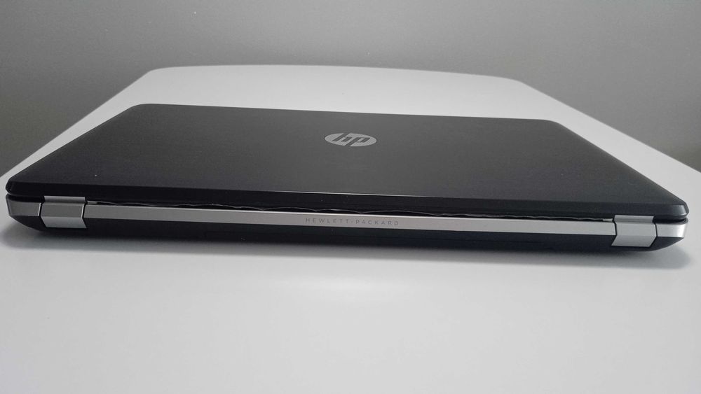 Ноутбук Hewlett-Packard HP Pavilion 17. ОЗУ 4ГБ. Диск 500ГБ. + сумка