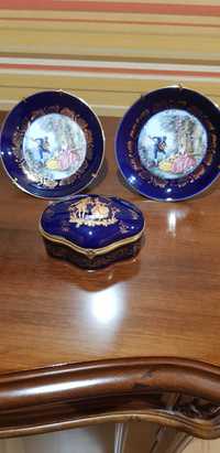Caixa e dois pratos de porcelana francesa Limoges.