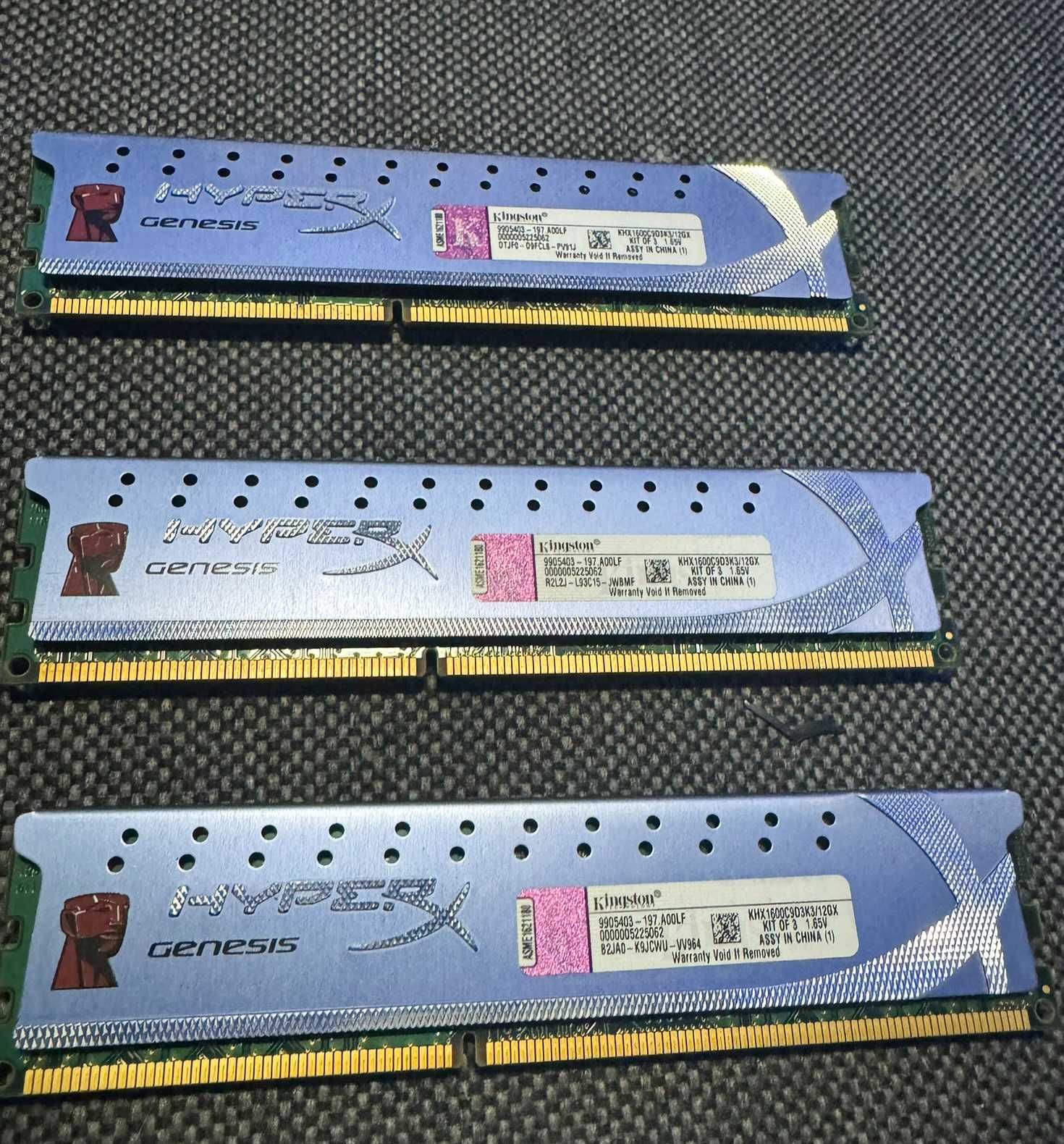 24GB RAM / 2x Kingston HyperX KHX1600C9D3K3/12GX (3x4GB) DDR3