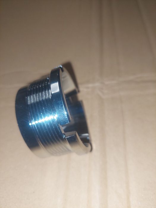 Sprzedam nowa nakretka cylindra silnik shl m11 chrom kolanka pl