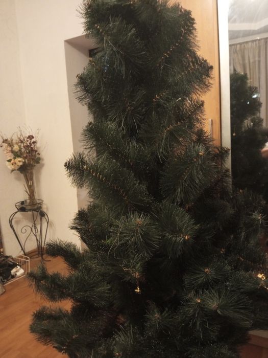 Продається ялинка штучна.