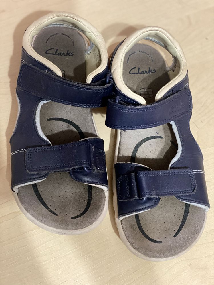 Босоніжки Clarks