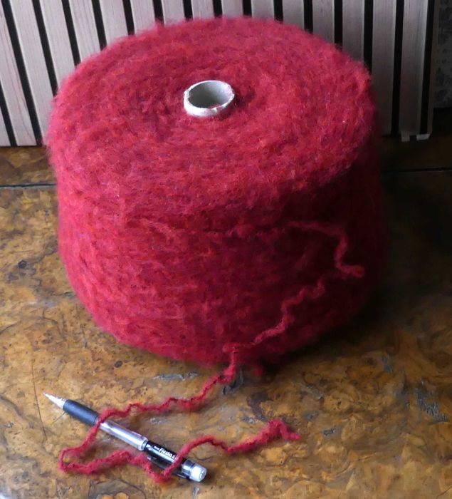 Gruba lekko elastyczna włóczka - ciemna czerwień - duża  ok. 1,6 kg