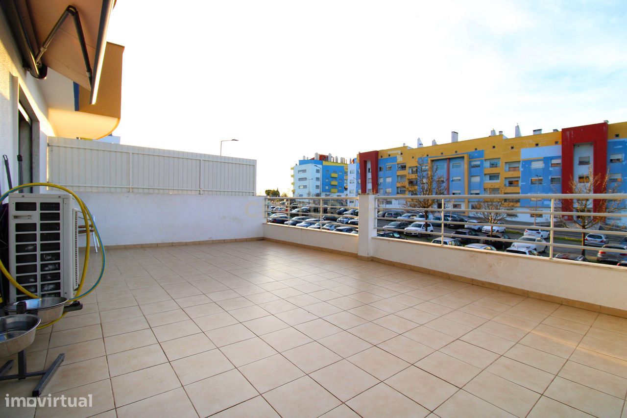 T3 com terraço e box na Quinta de Santa Rita