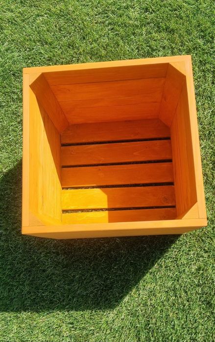 Drewniana donica ogrodowa