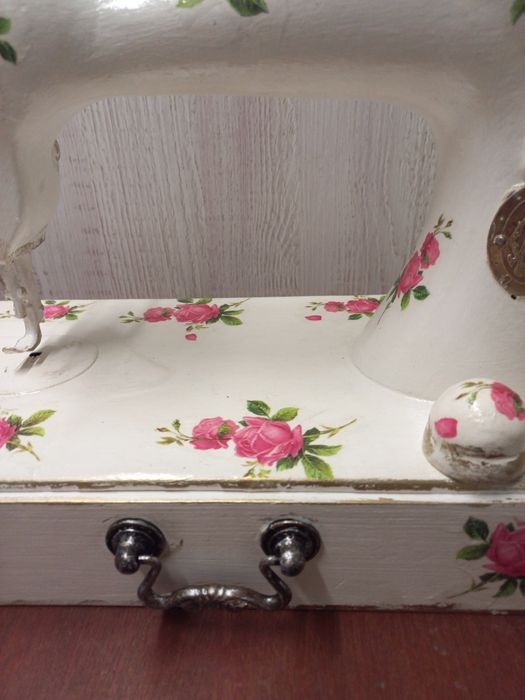 Maszyna do szycia decoupage
