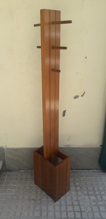 Cabide de pe madeira