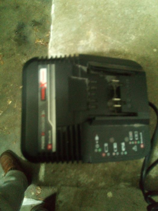 máquina de aparar relva a bateria