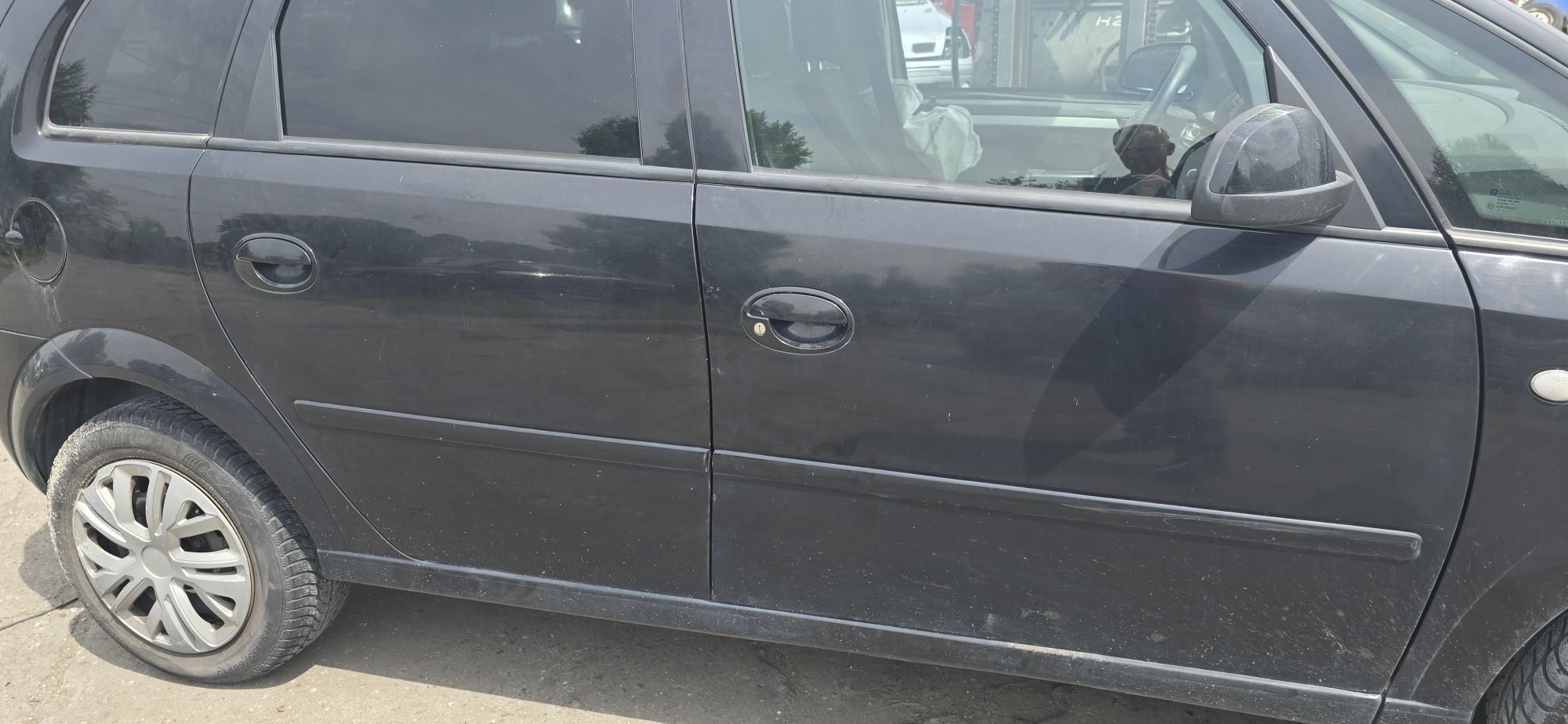 Drzwi prawe zderzak Z 20R  lampa maska Opel Meriva 1,7 CDTI Części
