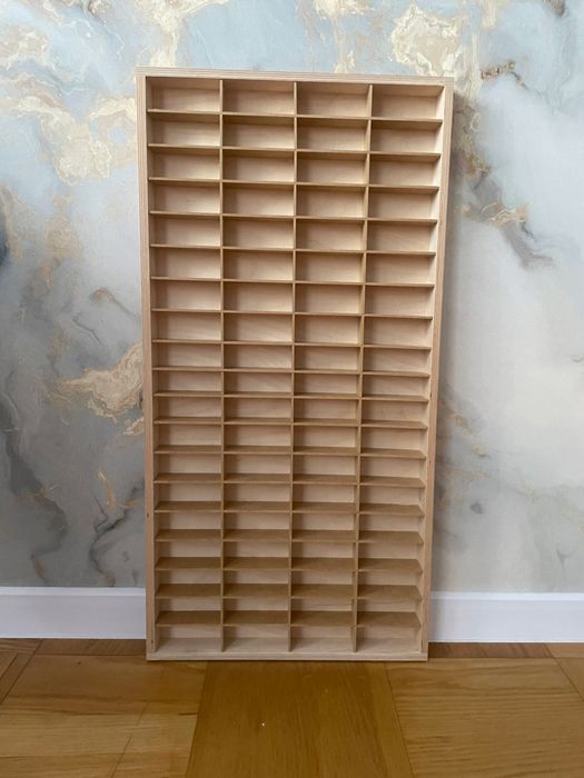 Drewniana półka PIONOWA na 76 resoraki HOT WHEELS