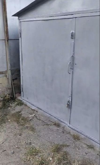 Здається металевий гараж на Залозецького-Кочубея