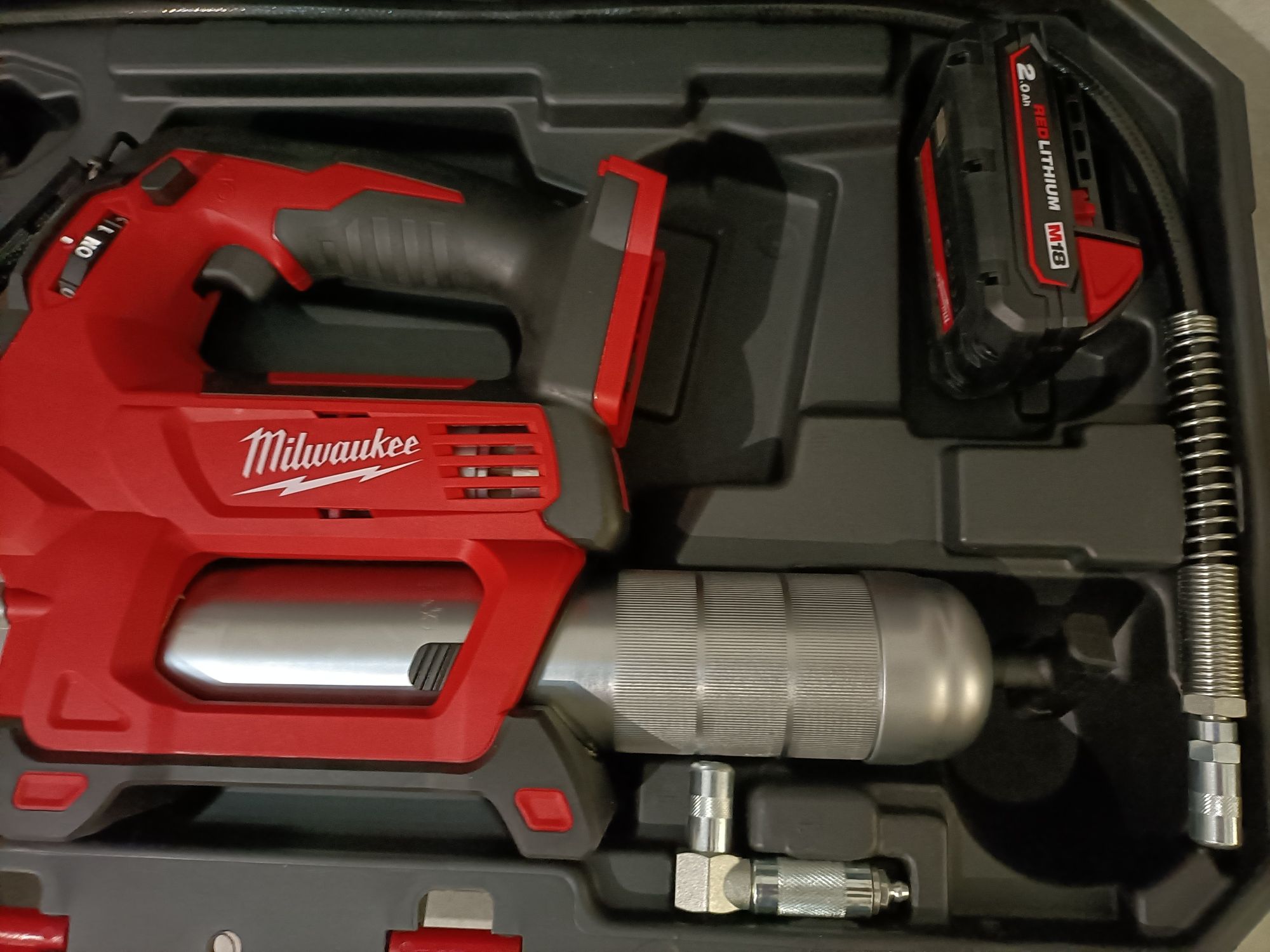 Smarownica towotnica akumulatorowa MILWAUKEE M18 GG

Milwaukee