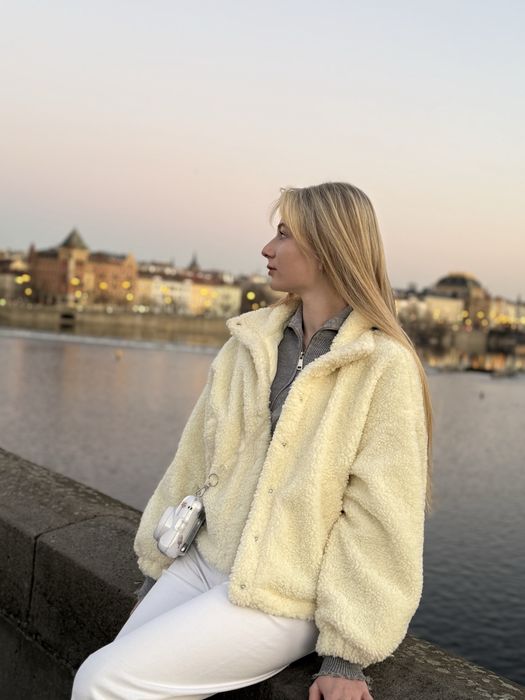 Бомбер молочний