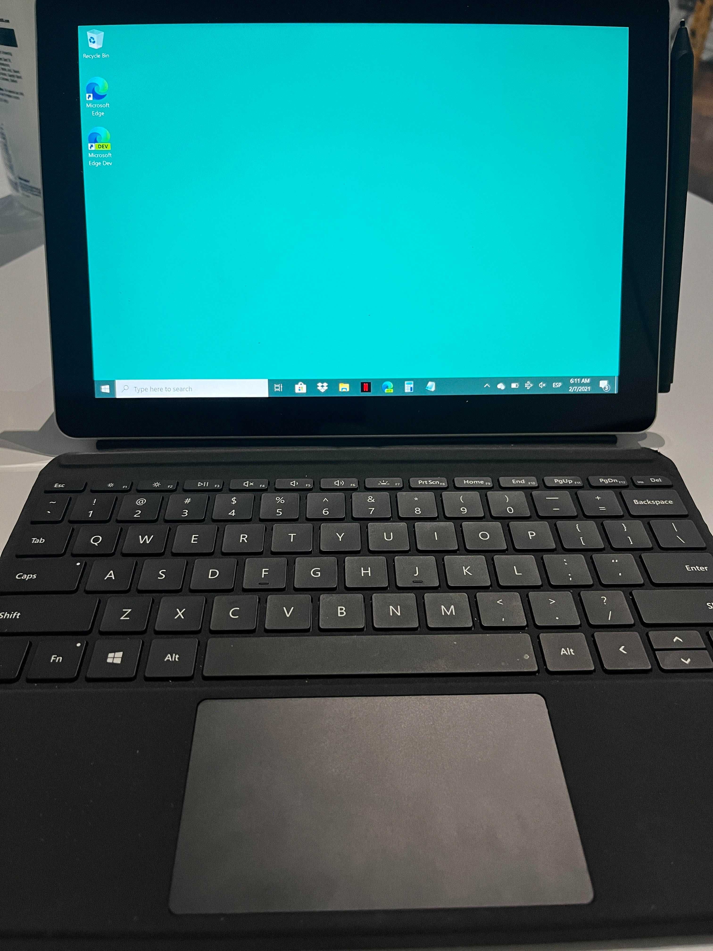 Microsoft Surface Go (10", 64GB 4GB RAM - MODEL 1824) w/ keyboard+pen