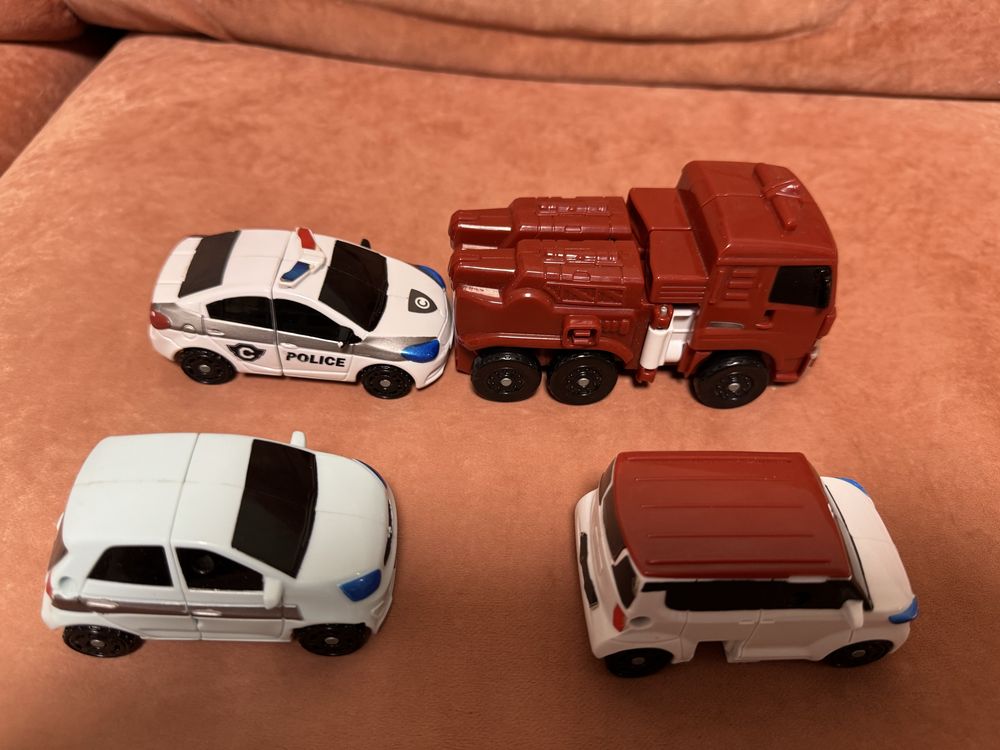 Іграшка тобот з 4 автівок