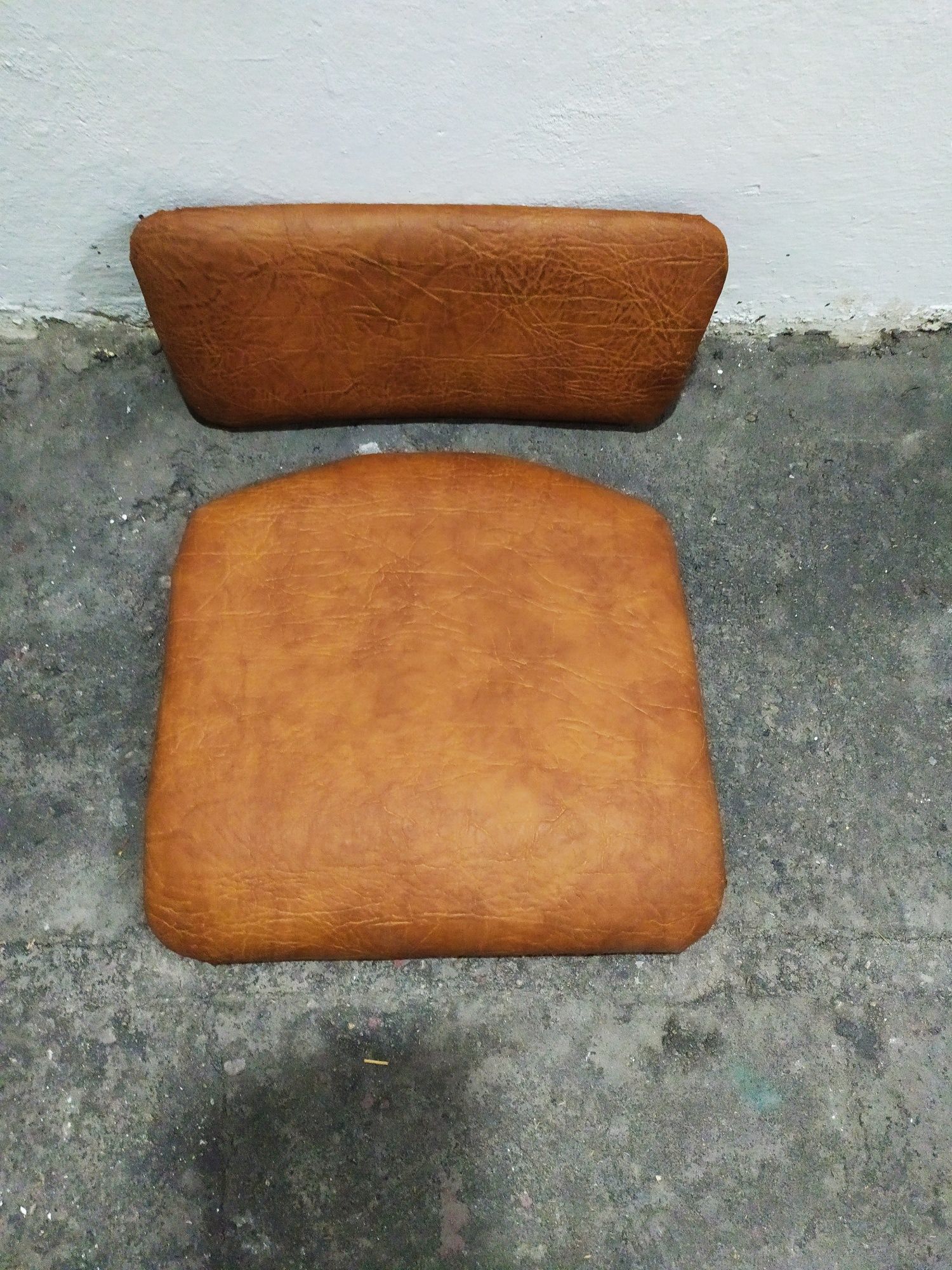 Siedzisko i oparcie krzesła, drewniana sklejka tapicerowana eko skórą
