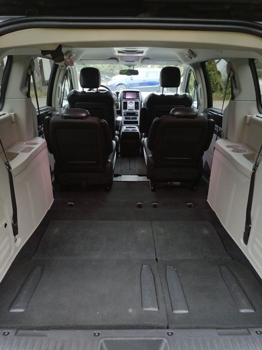 Chrysler town country dodge grand caravan VW routan stan idealny