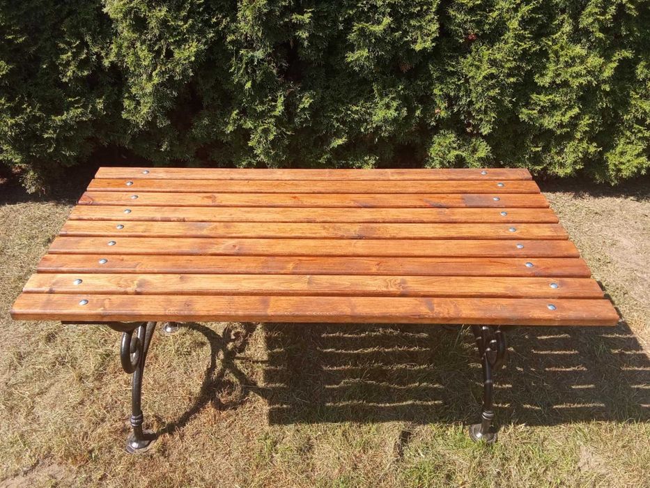 Stół ogrodowy drewniany