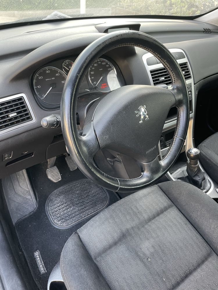 Peugeot 307 de 7 lugares - Diesel - Negociavel