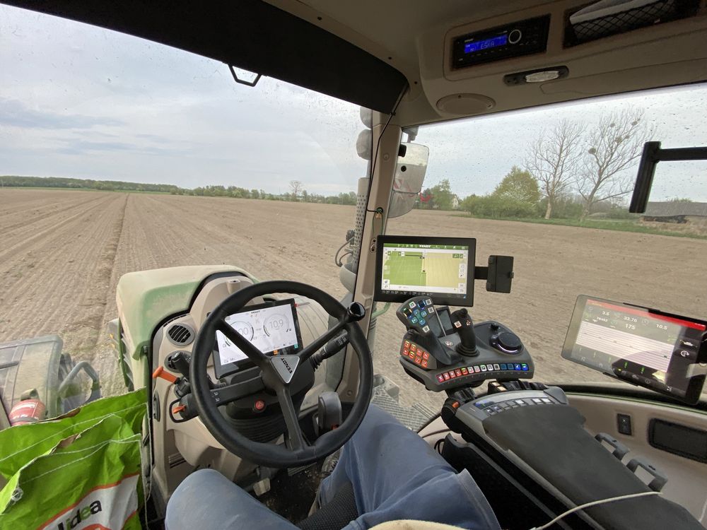 Usługowy siew kukurydzy i buraków Vaderstad Tempo Nawigacja