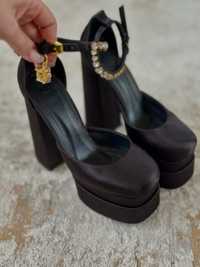 УВАГА!!! Туфлі жіночі Versace стан ідеальний!