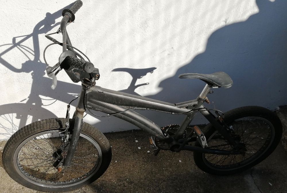 bicicleta de manobras , roda 20 bom estado