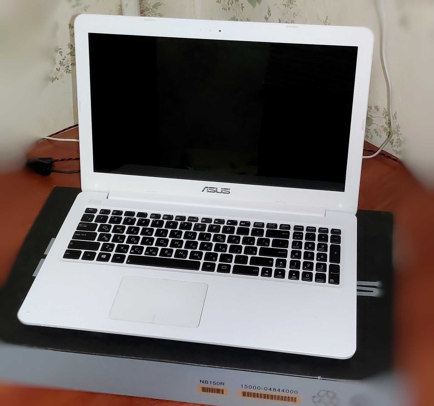 Ноутбук Asus e502m