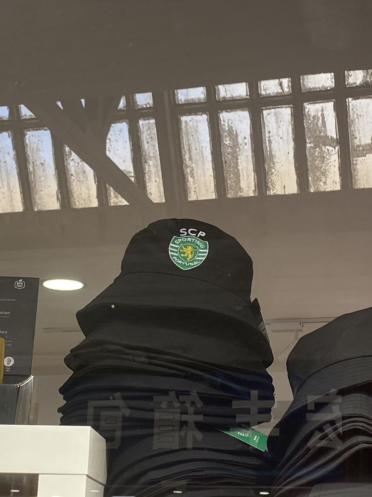 Vendo chapéus do Sporting
