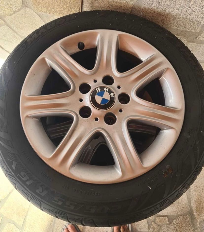 Jantes originais BMW 16” com pneus semi-novos