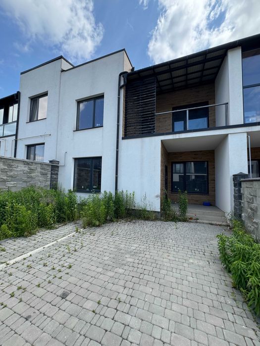 Продам котедж з міськими комунікаціями. Р-н Щасливе