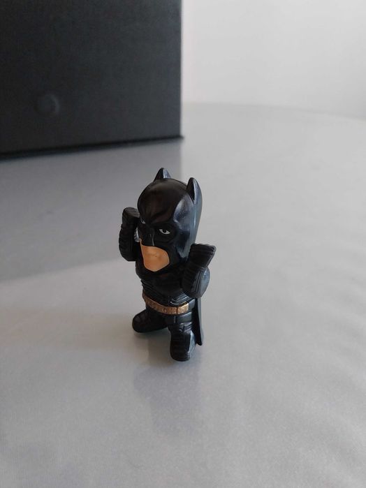 Figura de ação do personagem Batman, em muito bom estado