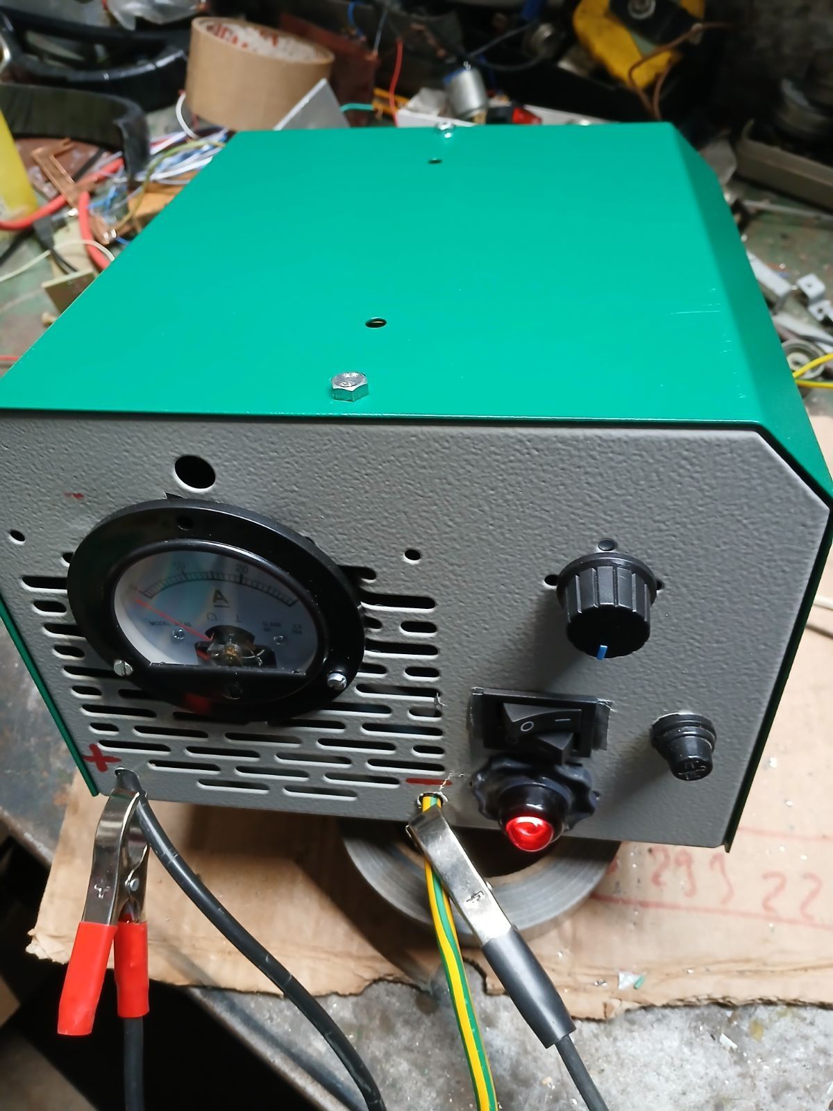 Prostownik samochodowy 12V 6v-24v, 10-40A/ odsiarczanie