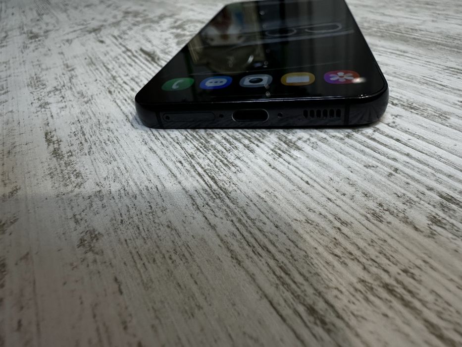 Samsung Galaxy S23 8/256 GB Black ідеальний стан, з офіційного магазин