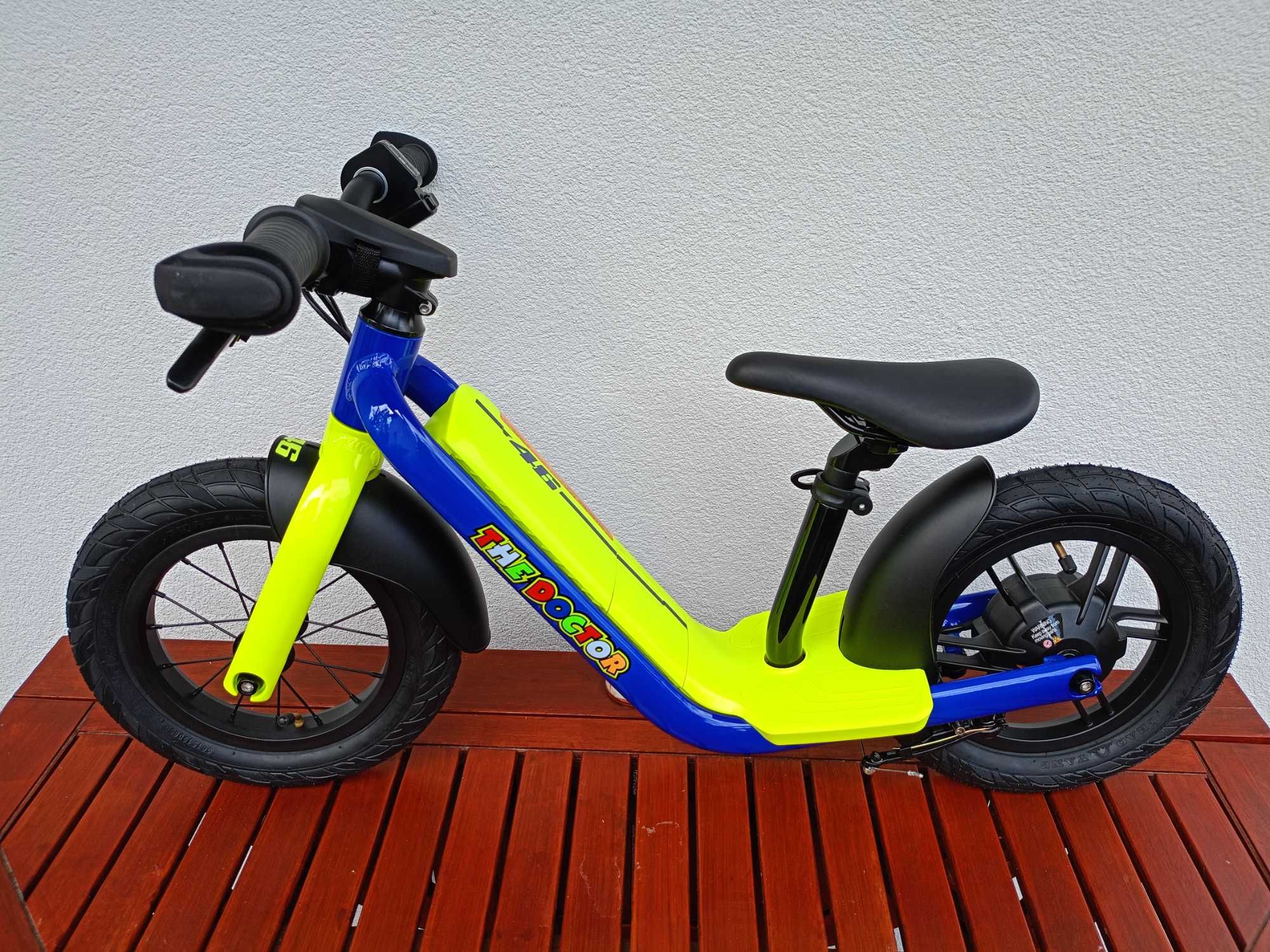 Rowerek biegowy elektryczny 12" VR46 Motor Bike