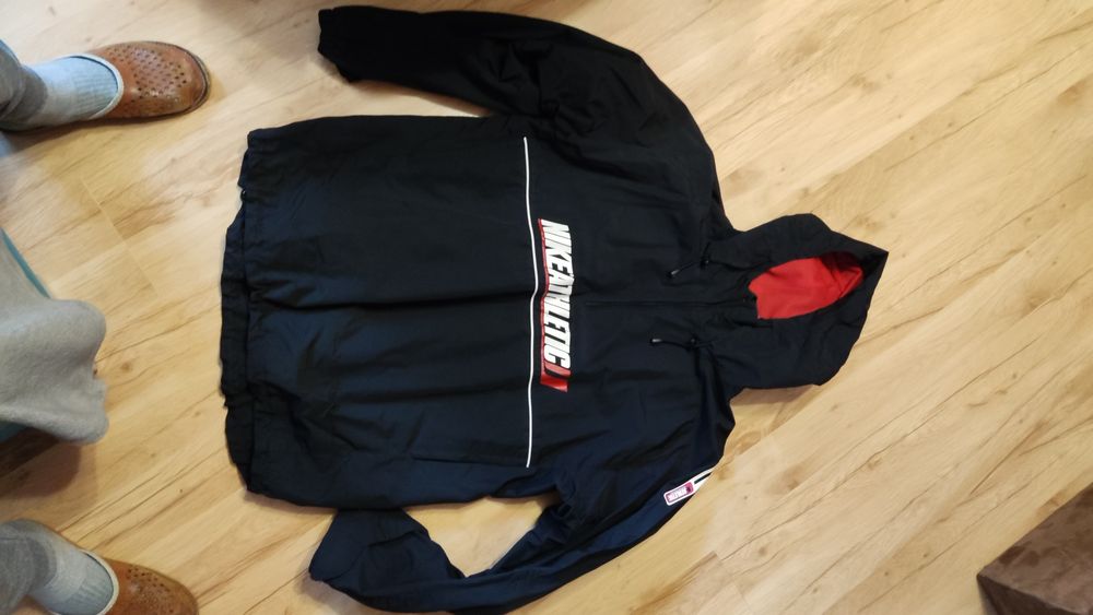 Kurtka NIKE typu kangurka