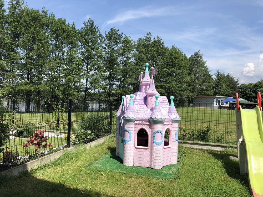 Duży domek ogrodowy/ pałac. Dzień dziecka