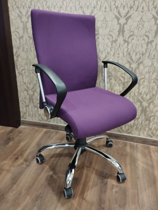 Продам офісне крісло.
Продам комп'ютерне крісло в чудовому ст