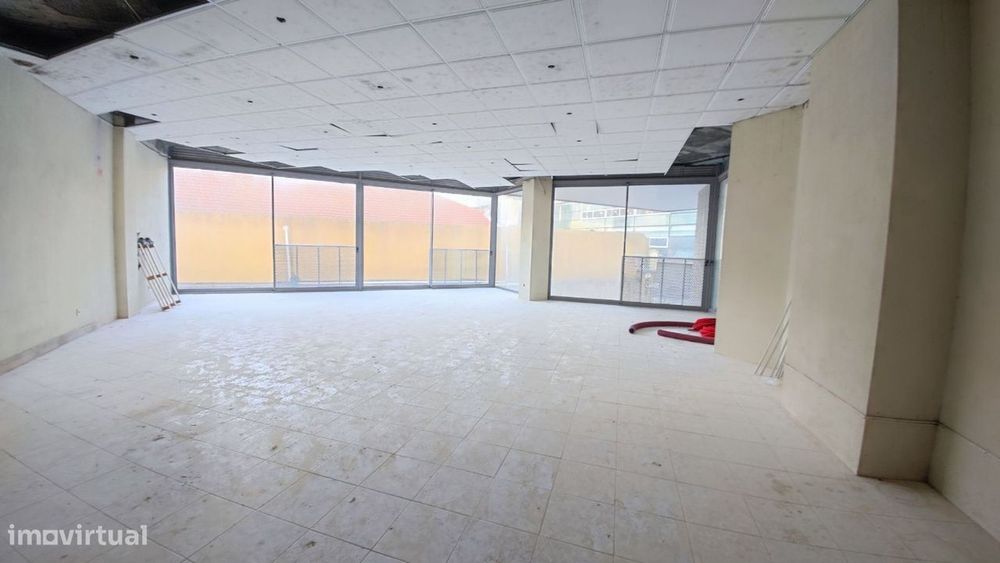 Loja para comerciço serviços. Bairro Novo. Figueira da Foz