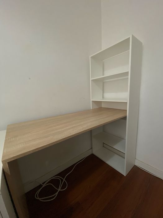 Mesa (a escrivaninha)