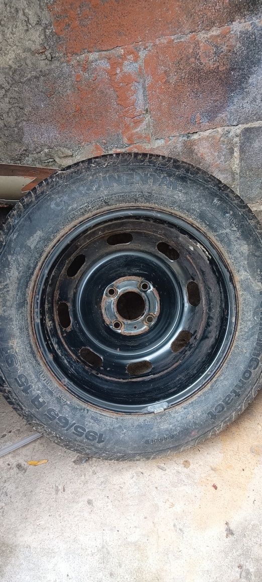 Jante 15" com pneu 195/65 R15