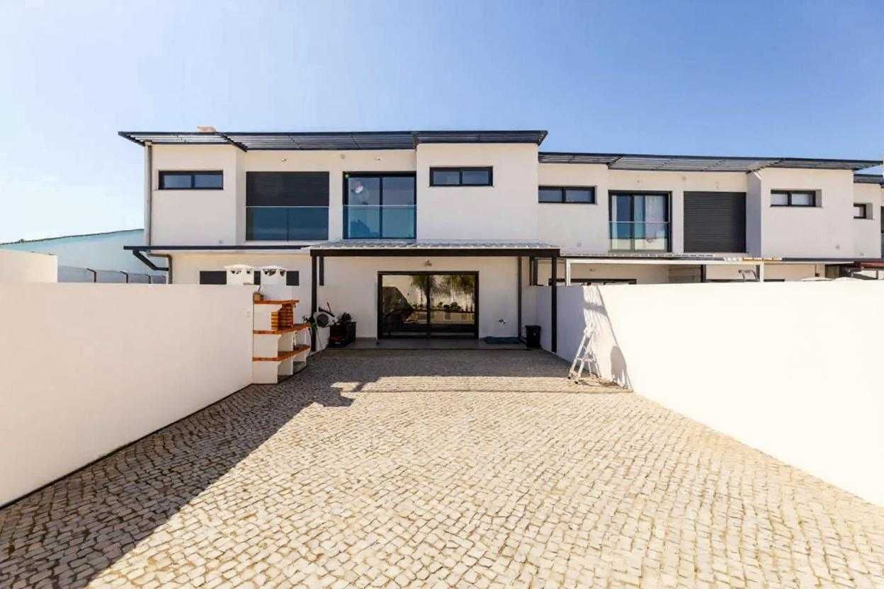 Novo Villa T3 em Olhão - Novo Cozinha, Jardim Privado, AC, Carregador