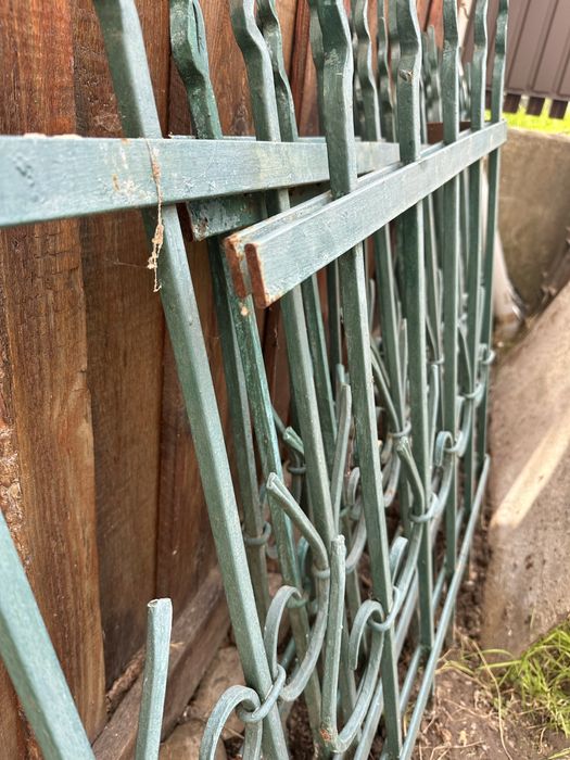 Решітки або огорожа