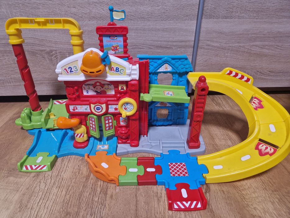 Tut tut autka remiza, parking, 2 auta - OKAZJA