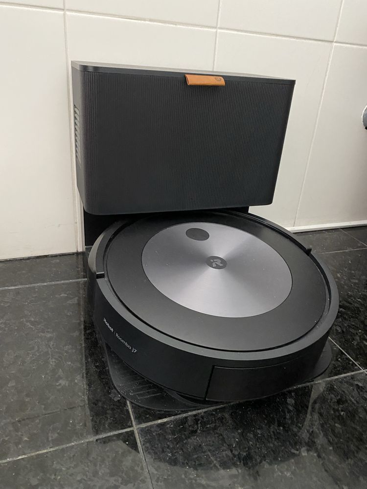 Irobot Romba J7+ com esvaziamento e Wi-fi