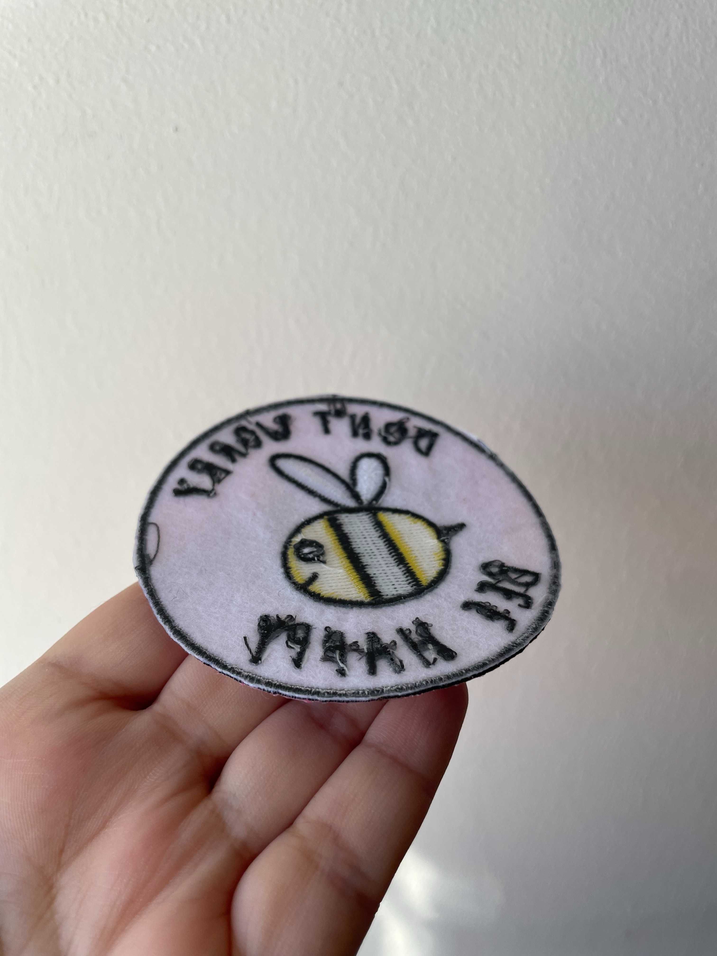 Emblema 'Don't Worry Bee Happy'
