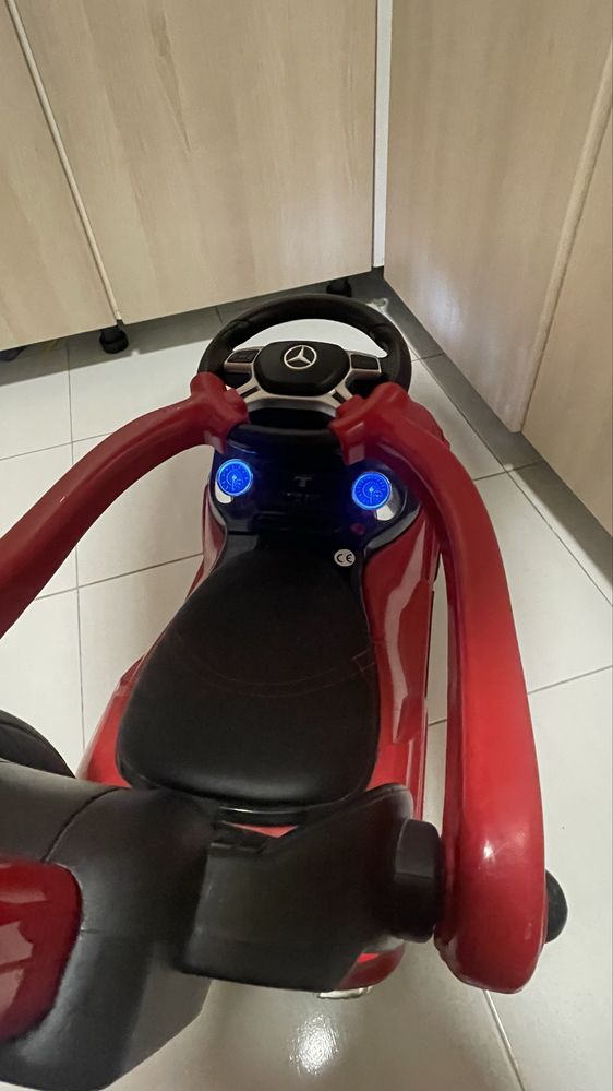 Carrinho Vermelho de empurrar mercedes Amg