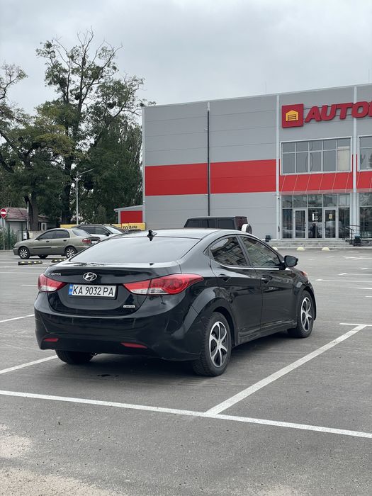 Hyundai Elantra 2012 (Aвтомат)