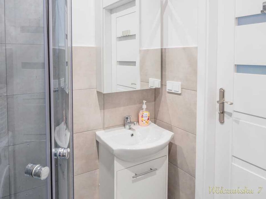 Wólczańska 7 - Pokój dla studentki w 3-osobowym mieszkaniu m.19 AMUZ